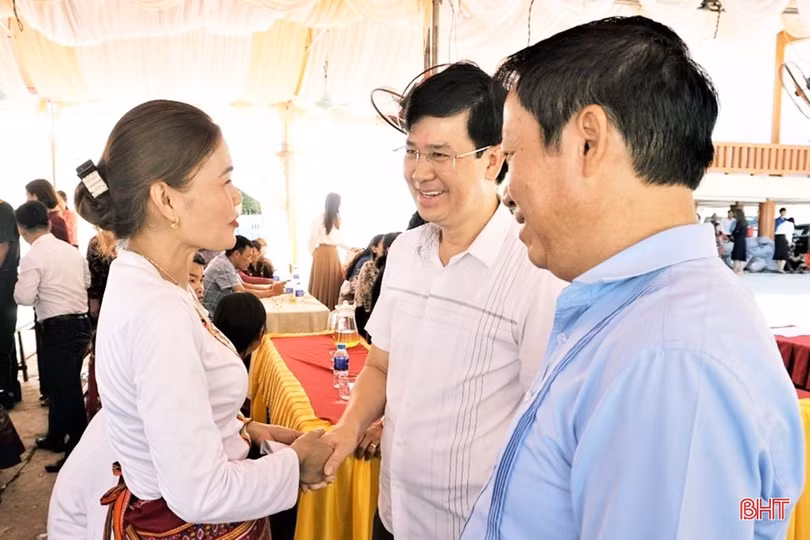 Lãnh đạo tỉnh chung vui ngày hội Tết Lấp lỗ với đồng bào dân tộc Chứt