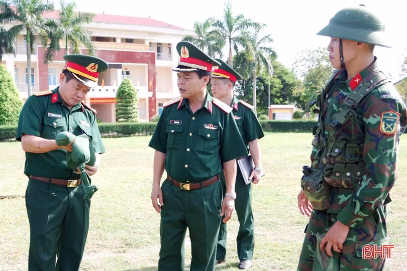 Thiếu tướng Lê Hồng Nhân kiểm tra công tác sẵn sàng chiến đấu tại Trung đoàn 841