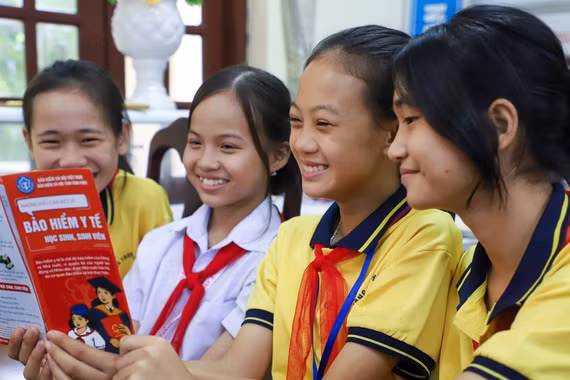 Phụ huynh cần kiểm tra ngay giá trị thẻ bảo hiểm y tế của con
