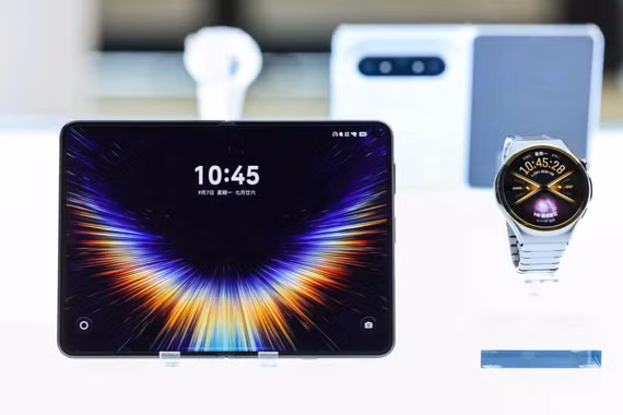 Huawei ra mắt mẫu điện thoại thông minh gập ba