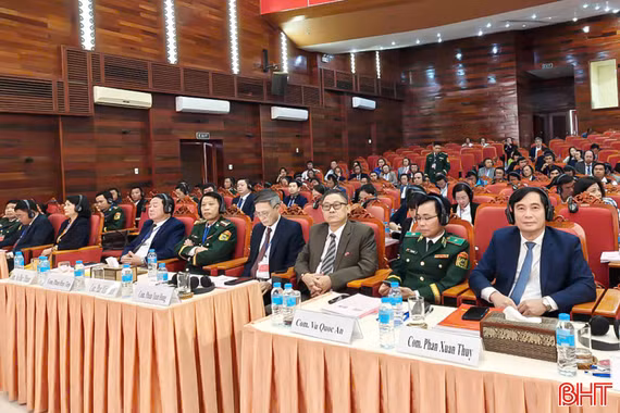 Phổ biến chính sách, pháp luật cho các trưởng bản hai bên biên giới Việt - Lào