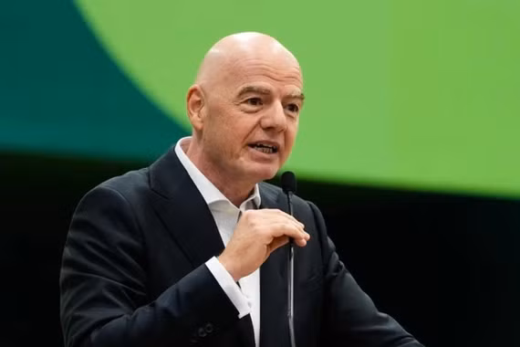 Chủ tịch FIFA Infantino vướng bê bối mới, khả năng không thể tái cử