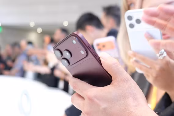 Người Việt chi hơn 300 tỷ đồng 'đặt cọc' iPhone 18 Pro