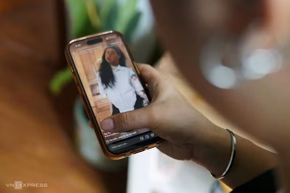Mắc kẹt trong hàng giờ lướt video ngắn