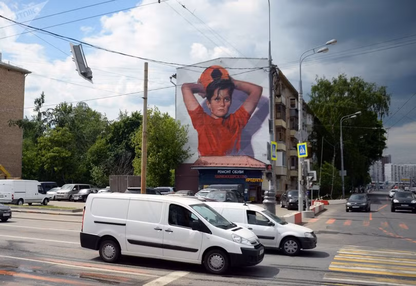 Nga khuấy động World Cup bằng tranh graffiti chủ đề bóng đá