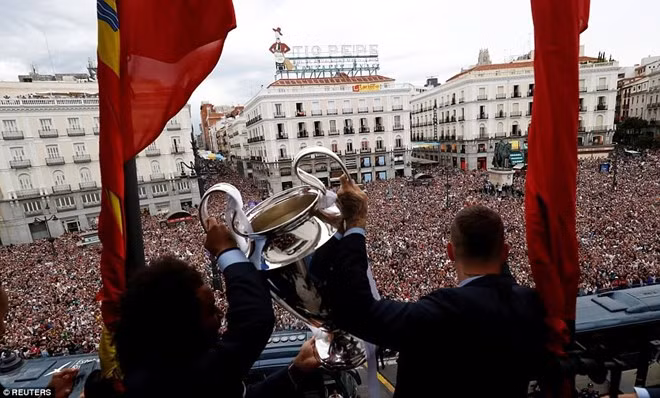 Biển người chào đón nhà vô địch Champions League Real Madrid