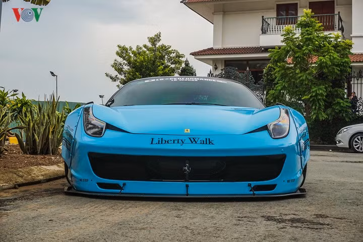 Liberty Walk Ferrari 458 Italia được chủ nhân chi 1 tỷ đồng để nâng cấp