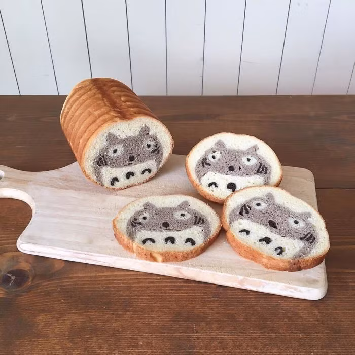 Bà mẹ Nhật đưa tranh vẽ vào lõi bánh mì