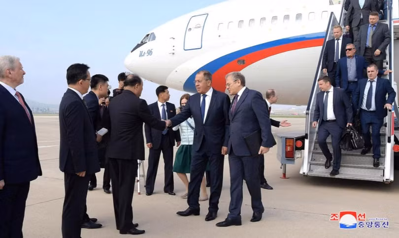 Hình ảnh về chuyến thăm bất ngờ của Ngoại trưởng Nga tới Triều Tiên