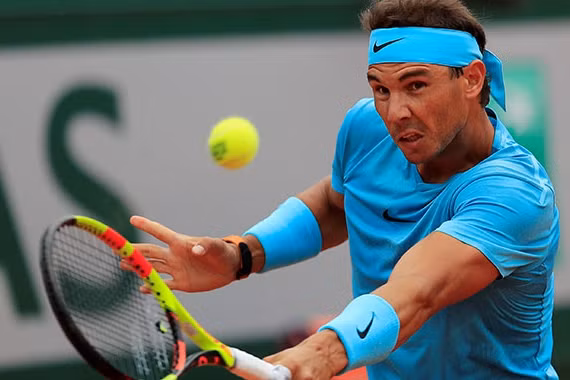 Nadal xung trận, Sharapova khát nước ở Paris