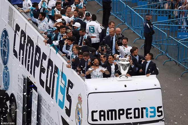 Biển người chào đón nhà vô địch Champions League Real Madrid