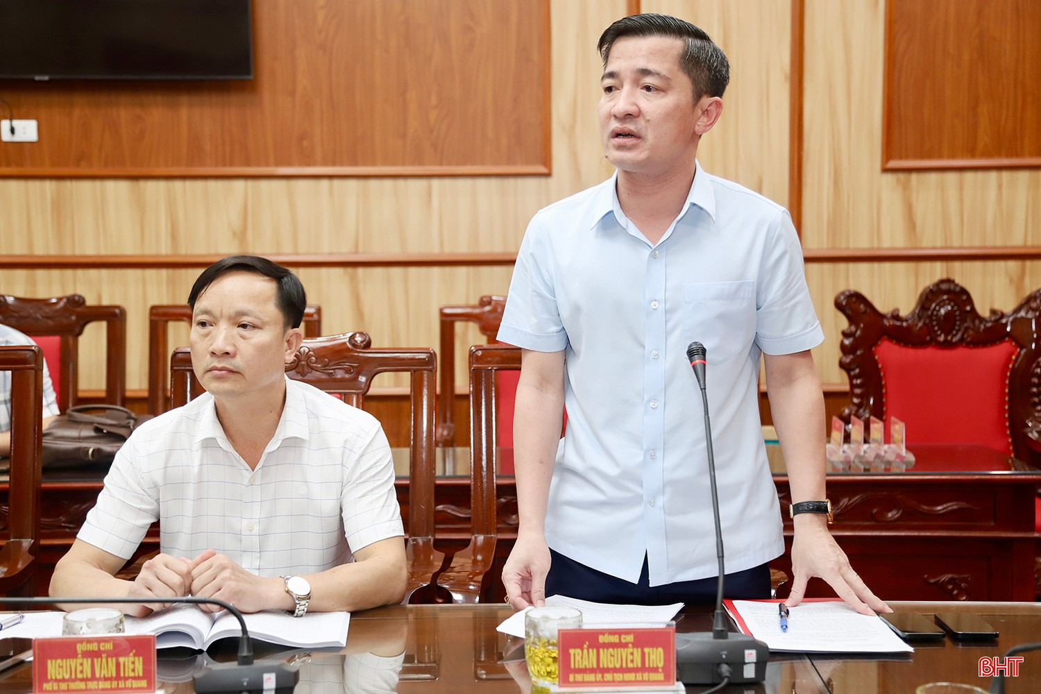 Bí thư Đảng ủy, Chủ tịch HĐND xã Vũ Quang Trần Nguyên Thọ phát biểu tại hội nghị.