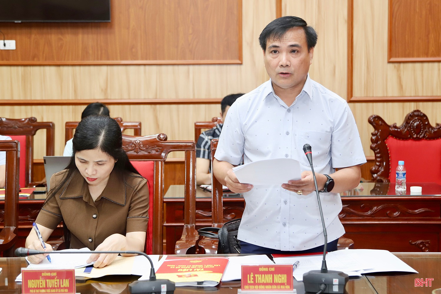 Bí thư Đảng ủy, Chủ tịch HĐND xã Mai Hoa Lê Thanh Nghị phát biểu tại hội nghị.