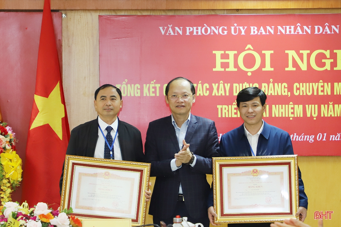 Văn phòng UBND tỉnh Hà Tĩnh tiếp tục thực hiện tốt công tác xây dựng Đảng và nhiệm vụ chính trị