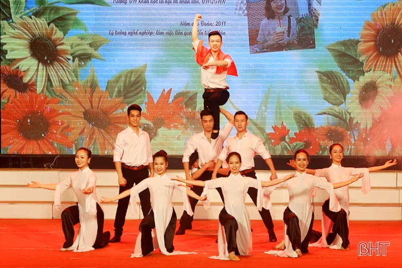 Đặc sắc chương trình nghệ thuật “Theo dấu chân Bác”