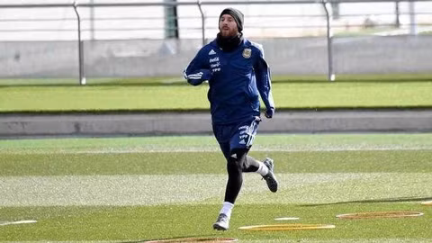 Messi tập buổi đầu tiên cùng ĐT Argentina trên sân của Real