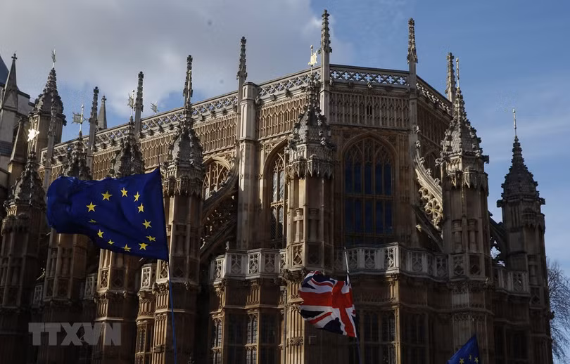 Hơn 1 triệu người Anh ký kiến nghị yêu cầu bãi bỏ Brexit
