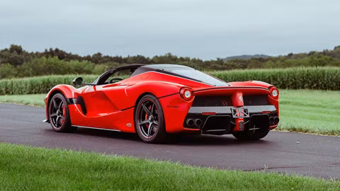 Hàng nghìn siêu xe Ferrari có nguy cơ bốc cháy vì rò rỉ nhiên liệu