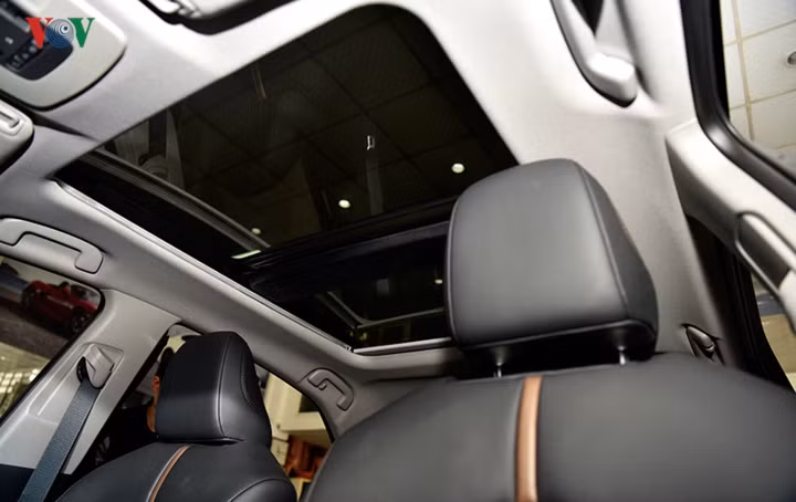 Ảnh chi tiết Toyota Camry mới nhập từ Mỹ về Hà Nội
