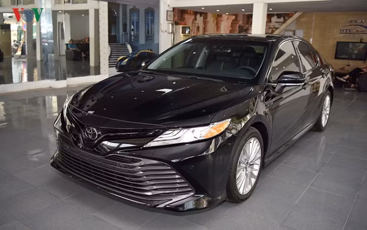Ảnh chi tiết Toyota Camry mới nhập từ Mỹ về Hà Nội