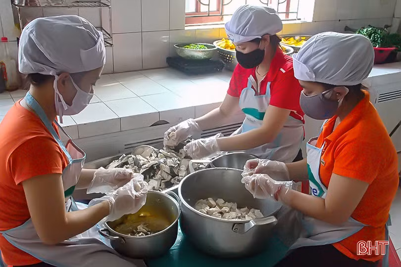 Mục sở thị bữa trưa bán trú của trẻ Mầm non I TP Hà Tĩnh