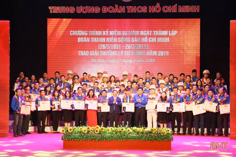 “Cán bộ đoàn nhớ lời di chúc theo chân Bác”