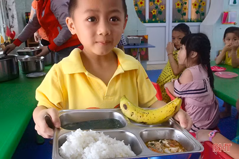 Mục sở thị bữa trưa bán trú của trẻ Mầm non I TP Hà Tĩnh