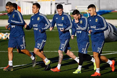 Messi tập buổi đầu tiên cùng ĐT Argentina trên sân của Real
