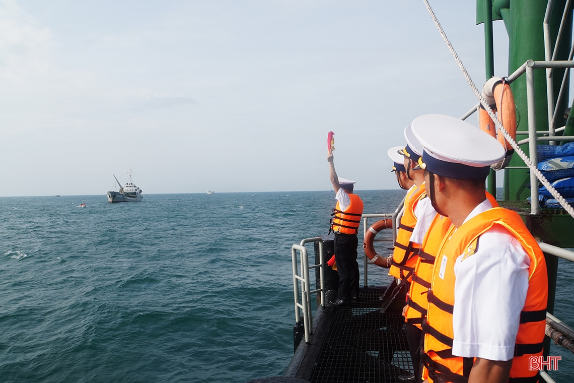 Đón xuân trên những “pháo đài thép” giữa biển trời Tổ quốc (bài 2): Vui xuân, chắc tay súng giữ biển trời Tổ quốc