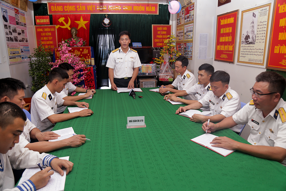 Đón xuân trên những “pháo đài thép” giữa biển trời Tổ quốc (bài 3): “Lính nhà giàn chẳng sợ bão giông”
