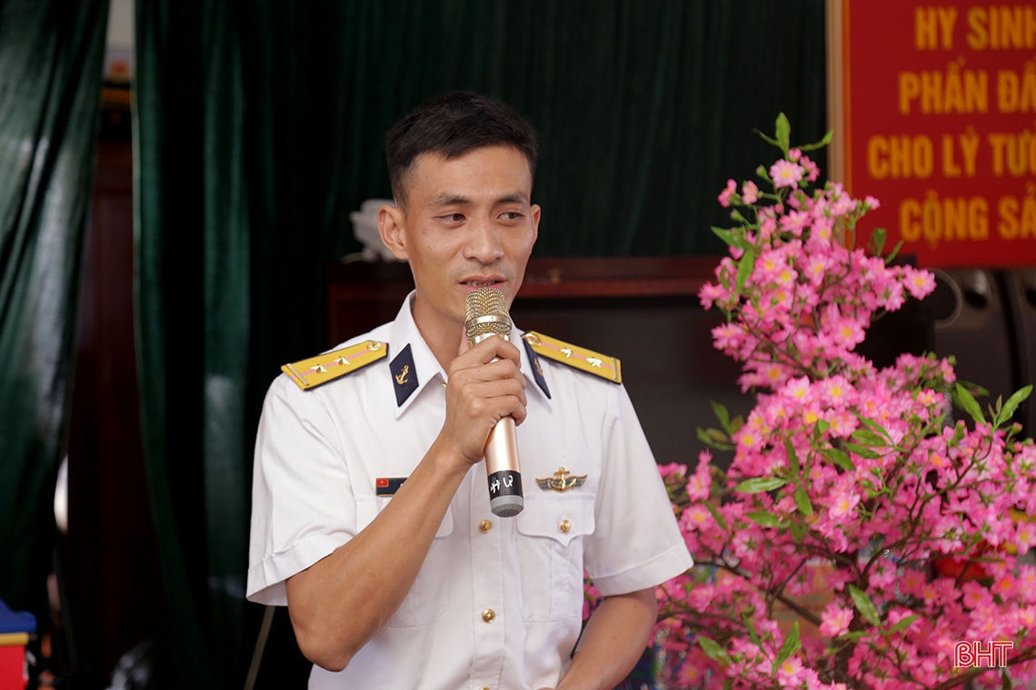 Đón xuân trên những “pháo đài thép” giữa biển trời Tổ quốc (bài 2): Vui xuân, chắc tay súng giữ biển trời Tổ quốc