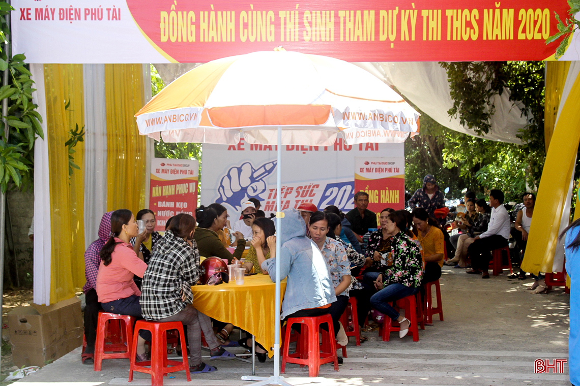 “Vượt nắng” giữa mùa thi cùng sỹ tử Hà Tĩnh