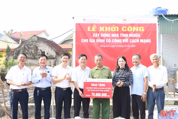 Agribank Chi nhánh Hà Tĩnh hỗ trợ 140 triệu đồng xây nhà tình nghĩa