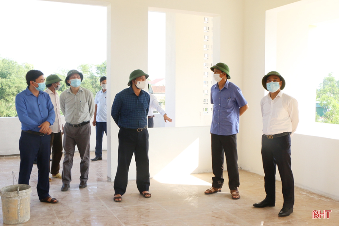 Đẩy nhanh tiến độ thu hoạch lúa xuân, triển khai sản xuất vụ hè thu đúng kế hoạch