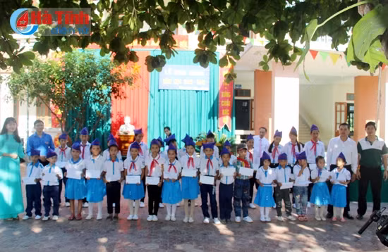 Hà Tĩnh tưng bừng khai giảng năm học mới ảnh 21