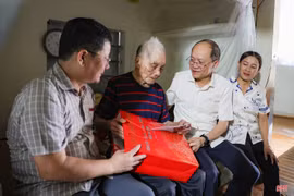 Chủ động từ cơ sở, bảo đảm trọn vẹn sự ghi nhận với đảng viên lão thành