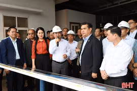 Đoàn đại biểu cấp cao tỉnh Khăm Muồn tham quan Khu Kinh tế Vũng Áng