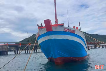 Kịp thời cứu 3 ngư dân Hà Tĩnh bị chìm tàu trên vùng biển Quảng Trị
