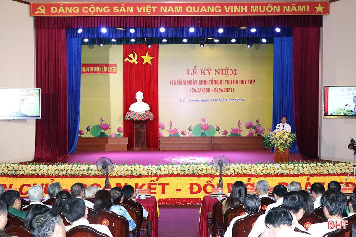 Noi gương Tổng Bí thư Hà Huy Tập, mỗi cán bộ, đảng viên phải luôn đặt mình vào hoàn cảnh người dân để xử lý công việc hiệu quả, kịp thời