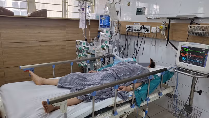 Bệnh nhân T.T.T điều trị tại Trung tâm Chống độc – BV Bạch Mai. Ảnh: Quỳnh Mai