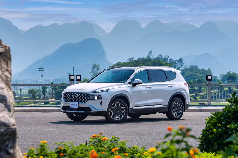 Phiên bản hybrid của Hyundai Santa Fe được ưu đãi 100 triệu đồng. Ảnh: TC Motor.