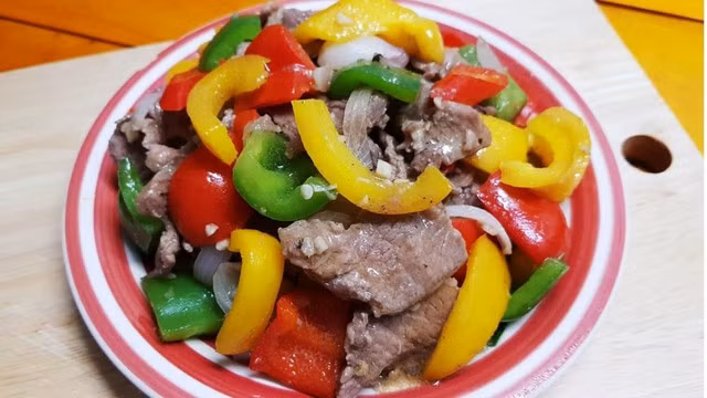 Ớt chuông đỏ nấu chín rất giàu chất chống oxy hóa.