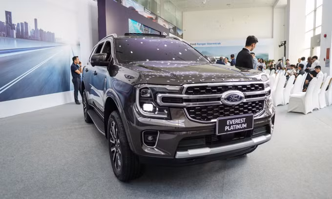 Everest Titanium tại đại lý ở TP HCM. Ảnh: Thành Nhạn