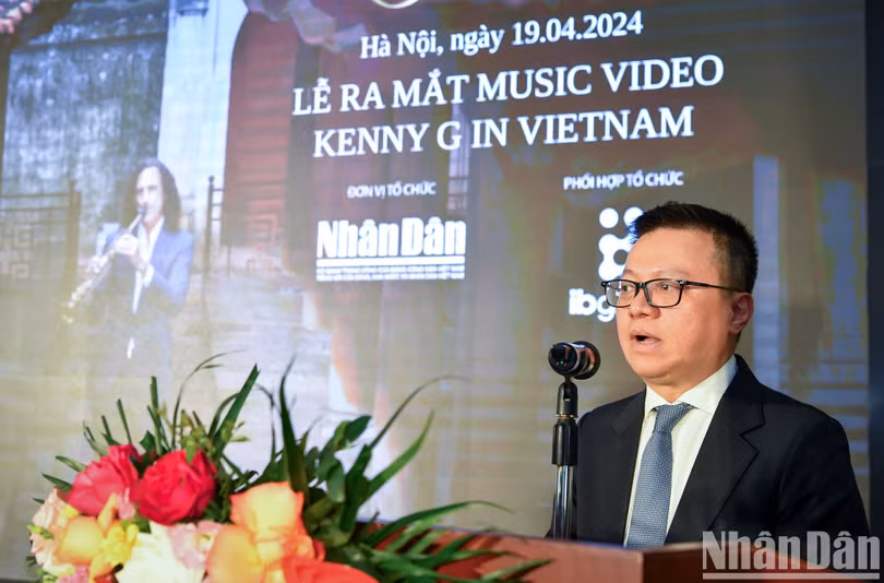 Ông Lê Quốc Minh phát biểu tại buổi ra mắt MV "Going Home".