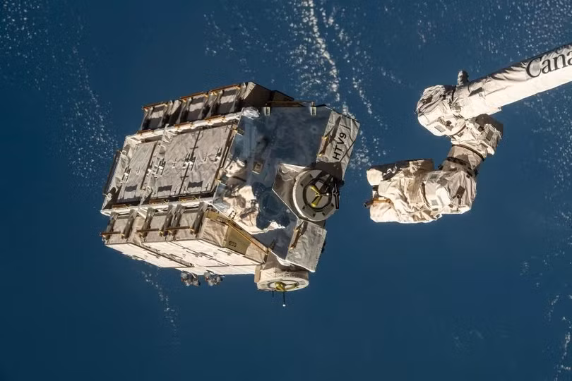 Hình ảnh thùng hàng chứa pin niken-hydro đã hết hạn sử dụng. Ảnh: NASA.
