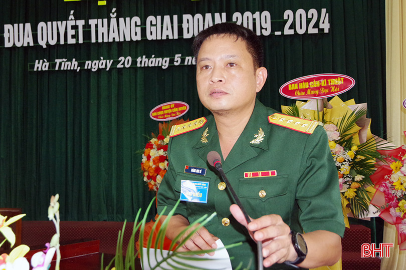 Đại tá Hoàng Anh Tú - Phó Chỉ huy trưởng, Tham mưu trưởng Bộ CHQS tỉnh phát biểu chỉ đạo đại hội.