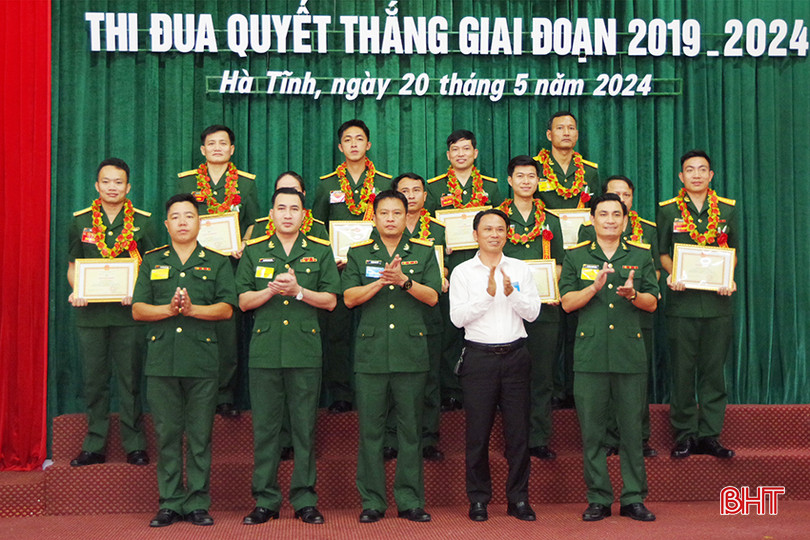 Trao thưởng cho các các tập thể, cá nhân có thành tích cao trong thực hiện phong trào thi đua quyết thắng giai đoạn 2019 - 2024.
