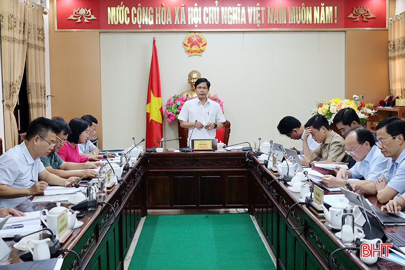 Phó Trưởng ban Pháp chế HĐND tỉnh Phạm Nghĩa chủ trì cuộc làm việc.