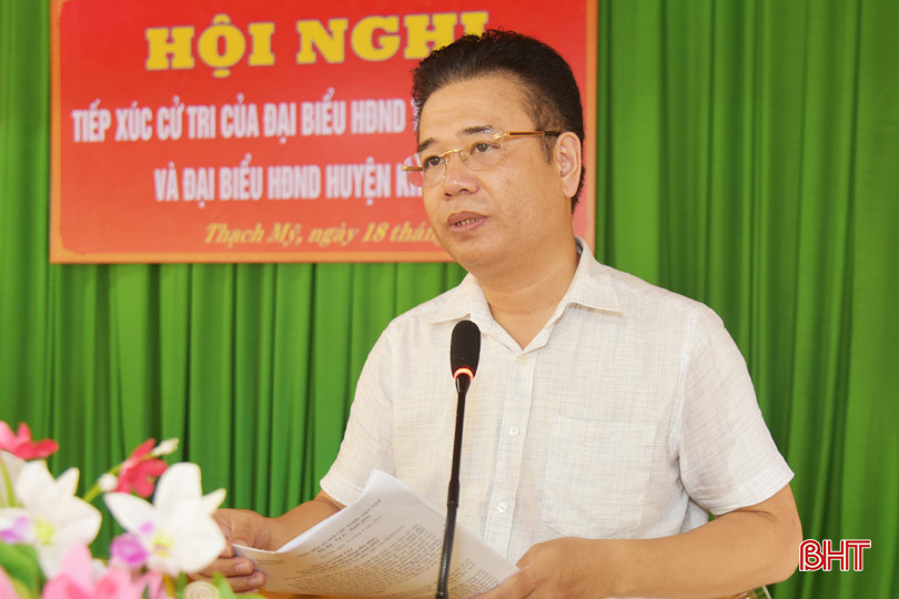 Đại biểu Nguyễn Việt Hùng – Chủ tịch UBND huyện Lộc Hà, Tổ trưởng Tổ đại biểu HĐND tỉnh bầu tại địa bàn tiếp thu, giải trình ý kiến cử tri.