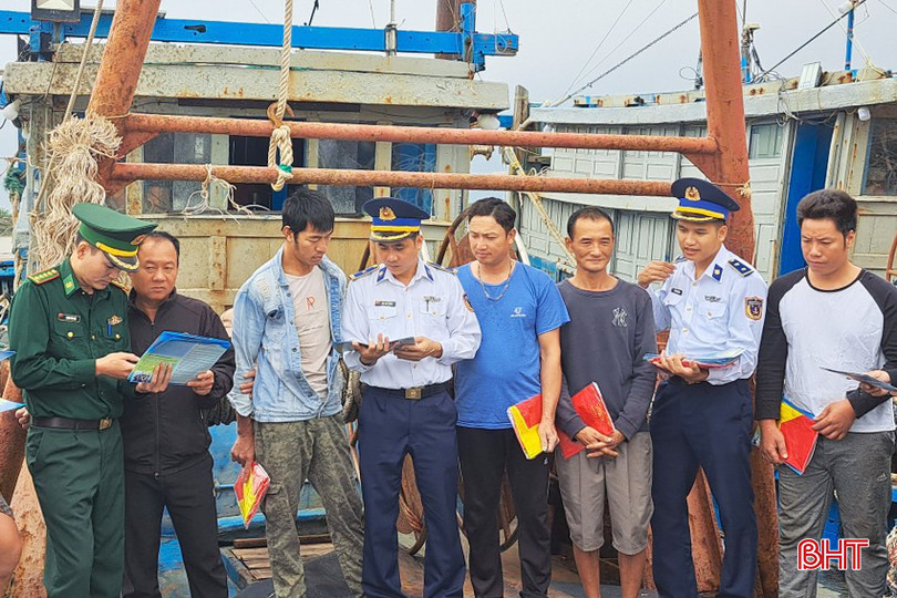 Tuyên truyền, phổ biến giáo dục pháp luật để ngư dân đánh bắt đảm bảo an toàn, bảo vệ ngư trường, gắn phát triển sinh kế với bảo vệ biển đảo.